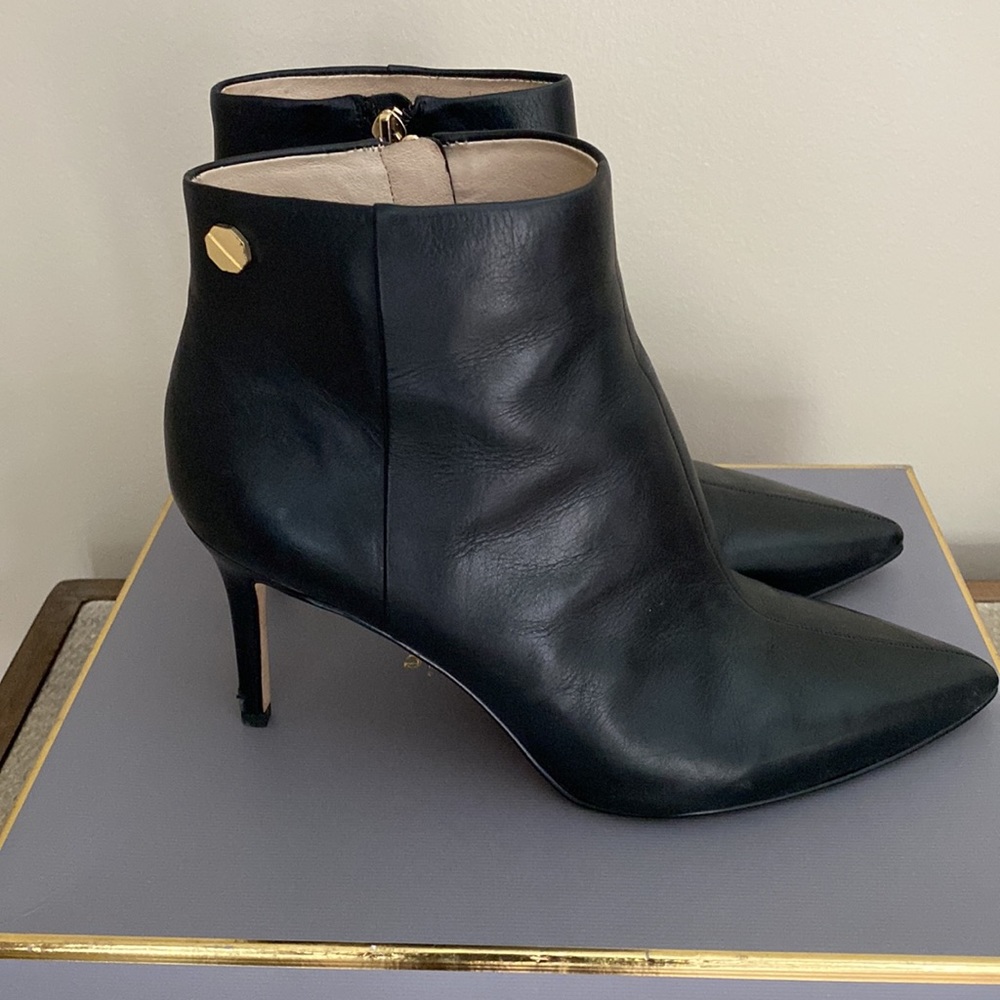 Louise eat Cie Leather Black Booties Size 9